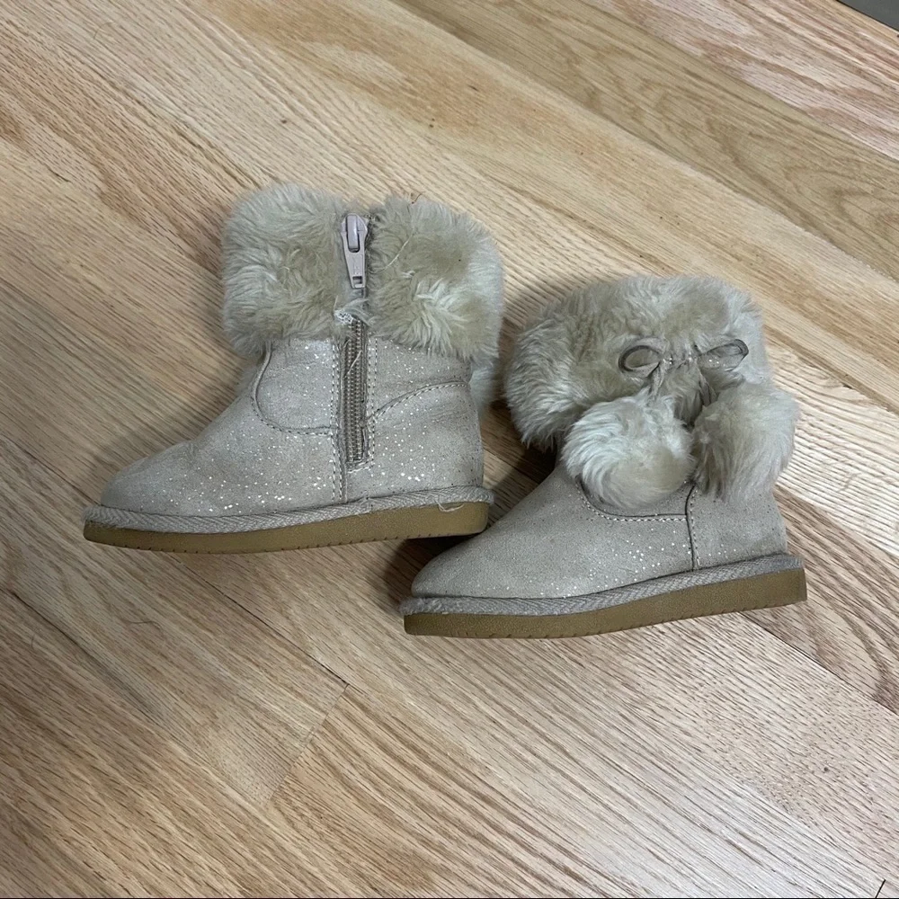 Jumping Beans Tan Faux Fur Boots Sz 5 Pom Pom